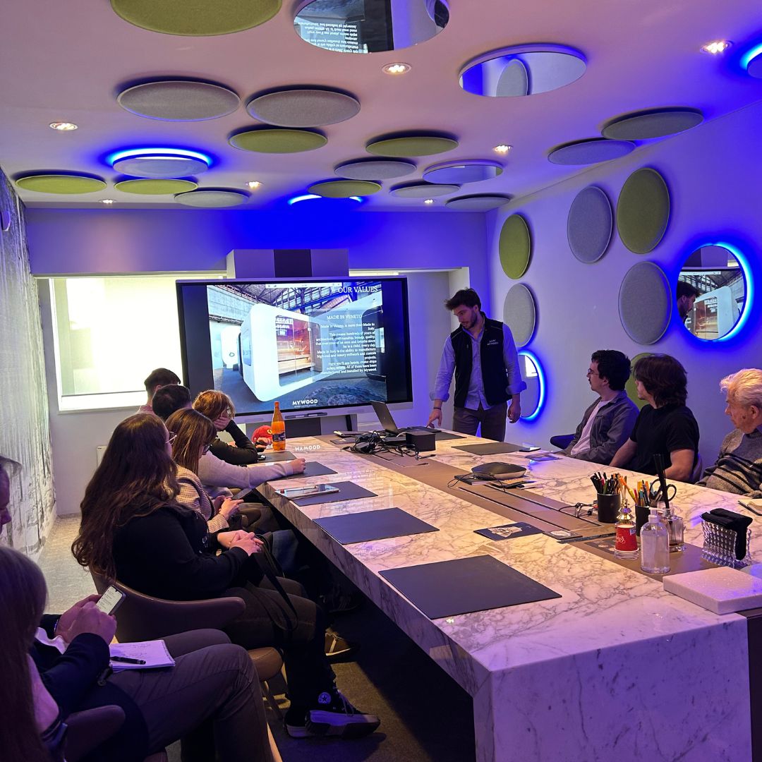 Studenti dell'Università Corvinus di Budapest presso l'azienda Mywood